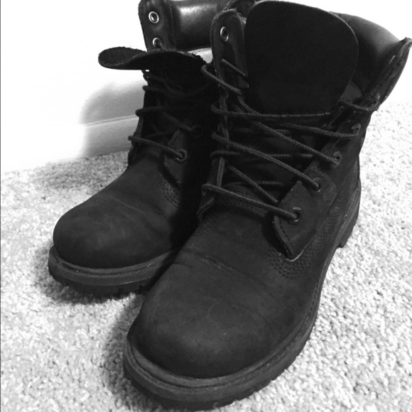 black timberland boots on feet
